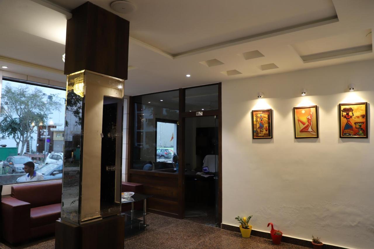 Hotel Dream Comfort อัครา ภายนอก รูปภาพ